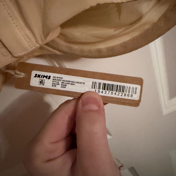 SKIMS NWT 34DD No Show Unlined Balconette Bra in the color Sand. - Picture 5 of 5